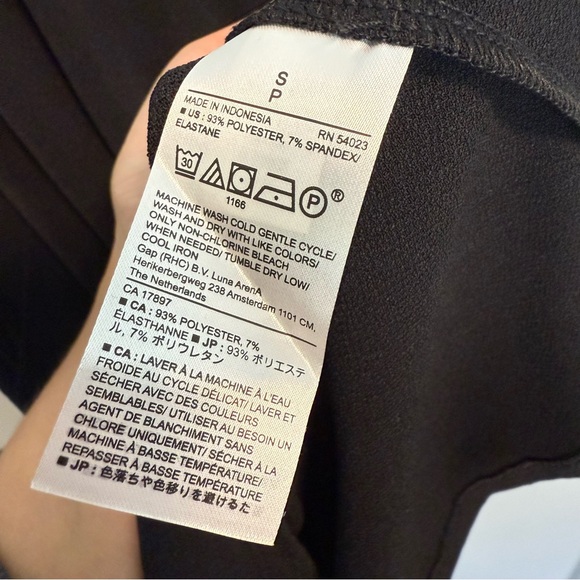 Banana Republic Black V-Neck Blouse - Picture 3 of 4